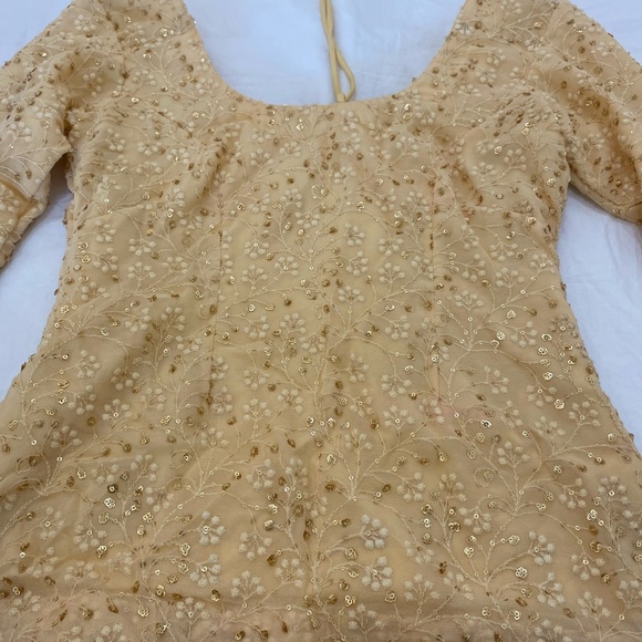 Indian outfit - Picture 1 of 13